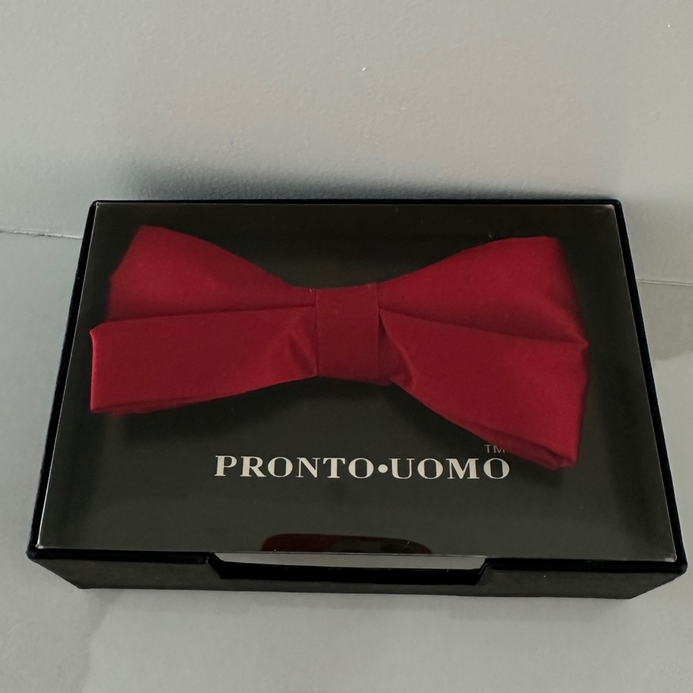 NIB Men’s Wearhouse Ponto Uomo Pre-Tied Bow Tie 100% Silk PRICED TO SELL
